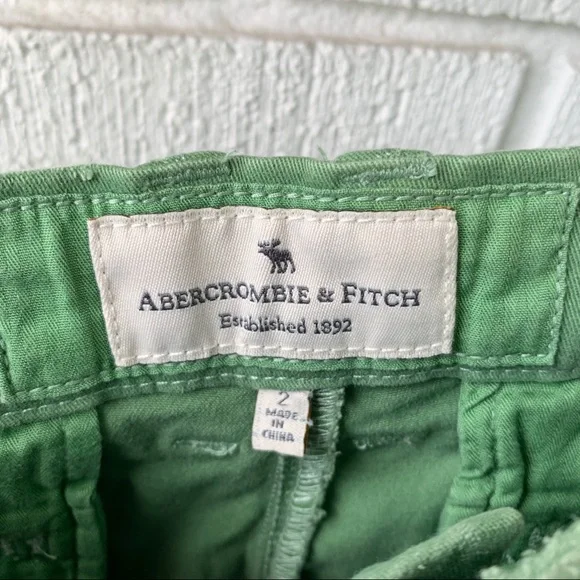 Abercrombie & Fitch Green Cuffed Shorts Size 2 - Picture 8 of 8